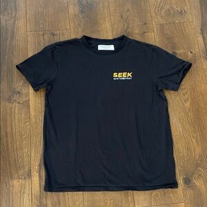 Seek Discomfort Colorful Mountain Logo T Shirt size Medium